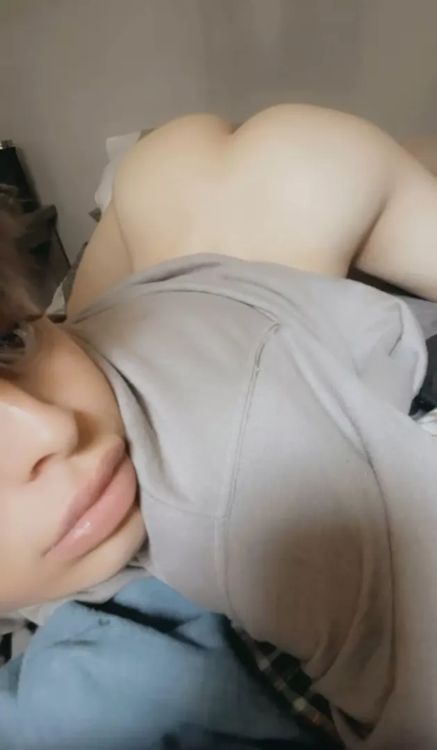 19 fem. Straight guys hmu snap in comments