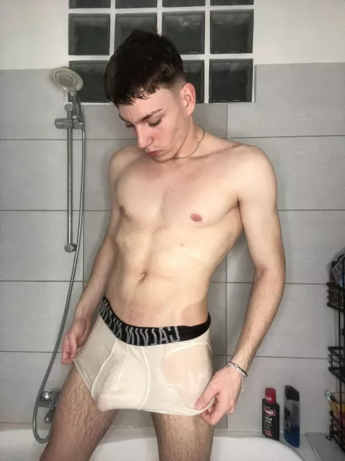 [19] @kolozsi_tomi get on knees