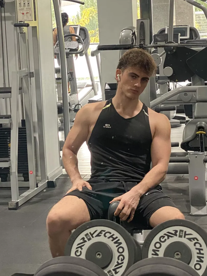 [19] Looking for a gymbro😈