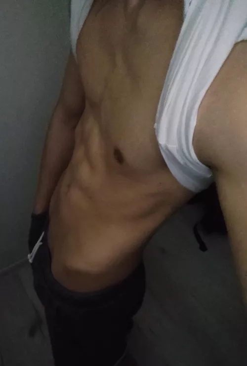 19 looking for similar fit/skinny hmu on snap- xavier0000078