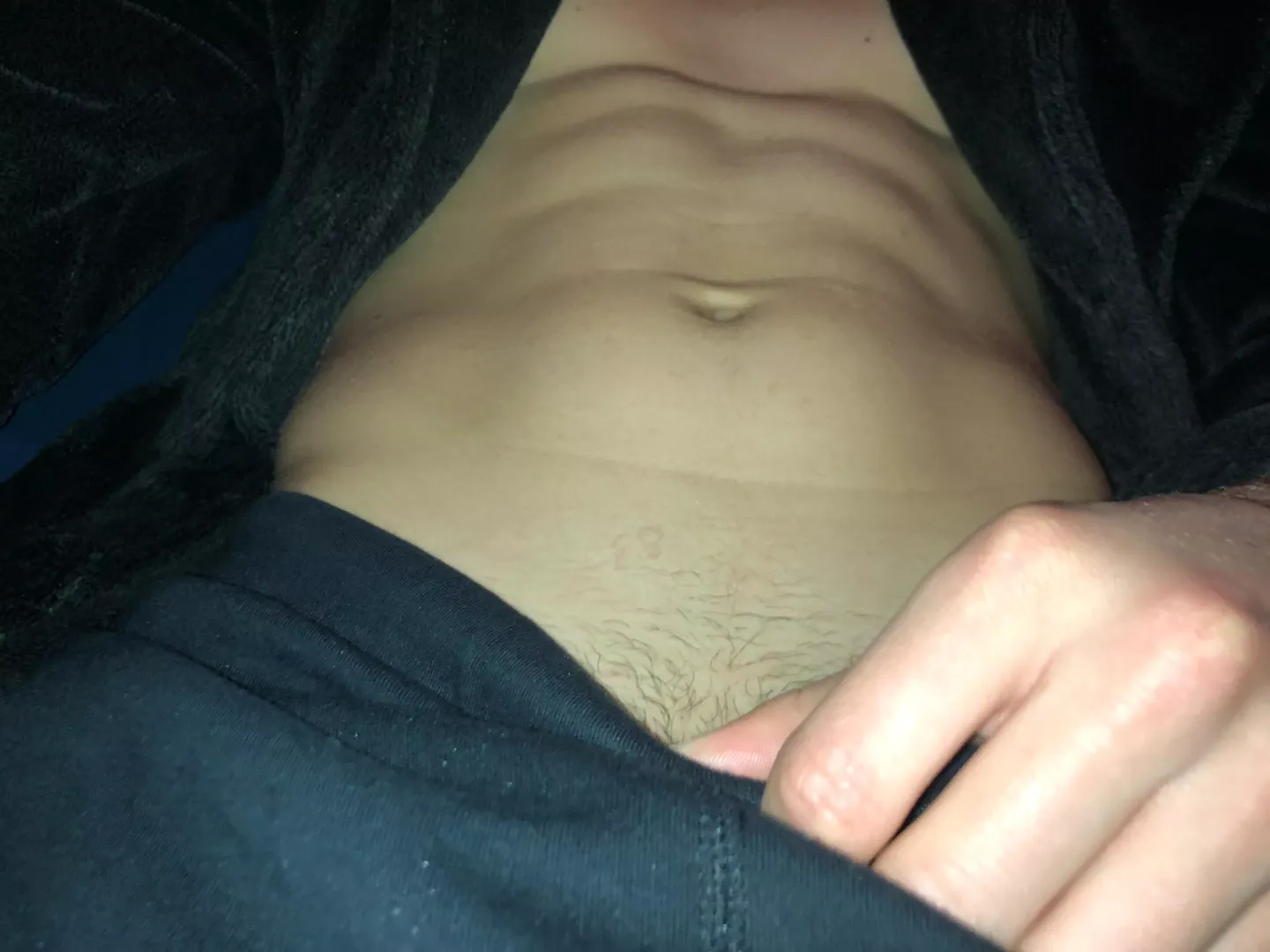 19 uk. anyone dm me