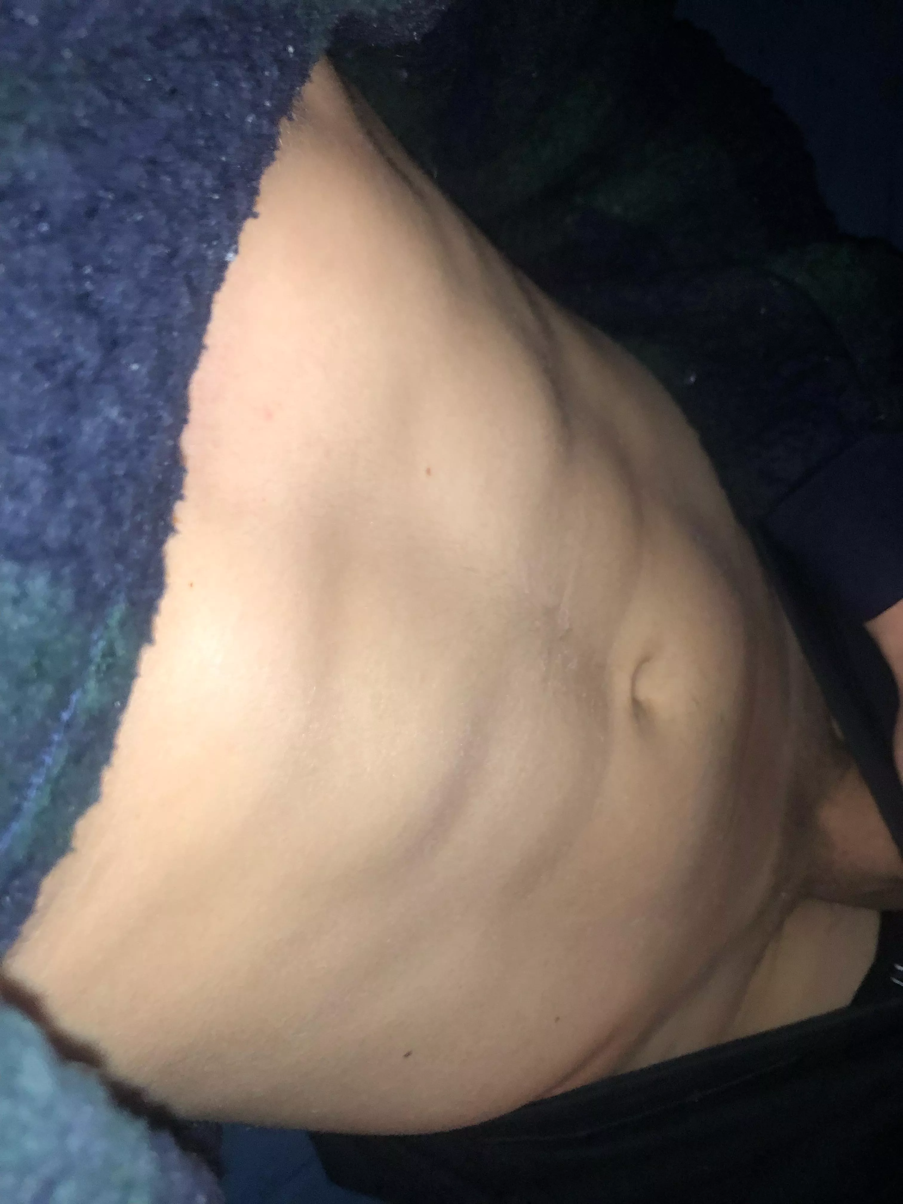 19 uk. anyone dm me