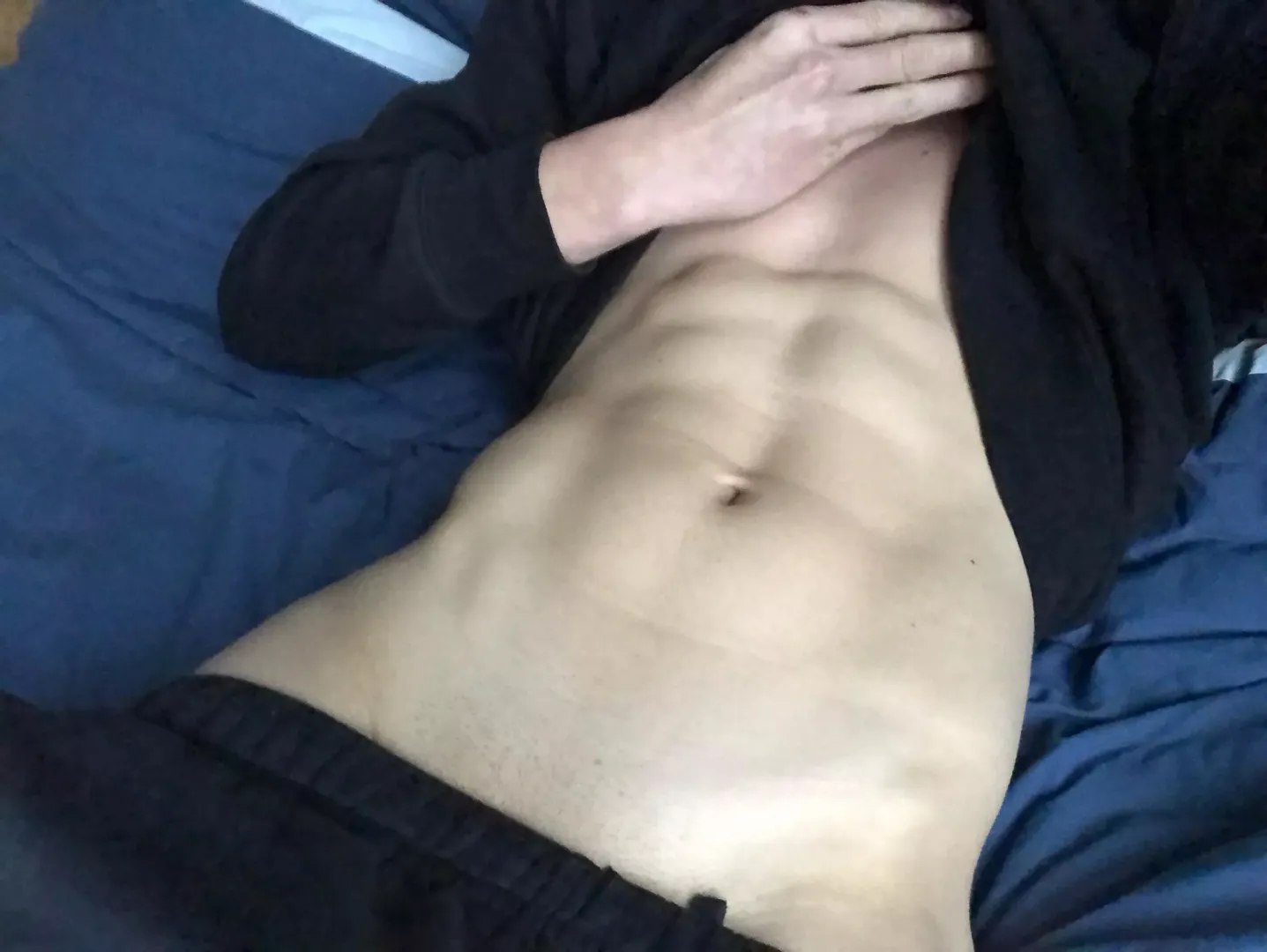 19 uk. anyone dm me