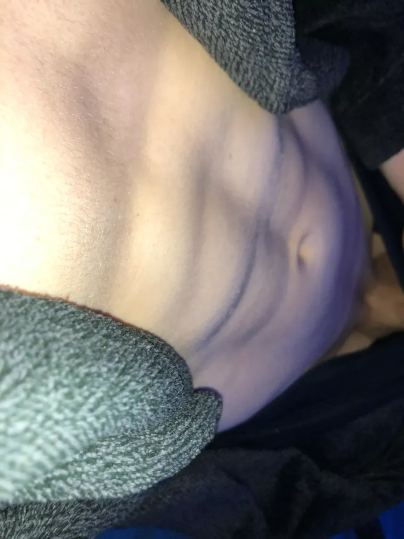 19 uk. anyone dm me