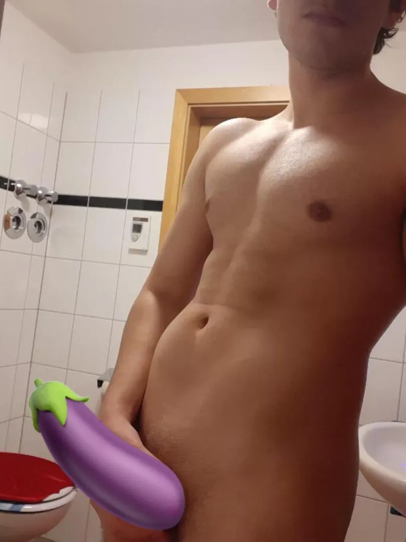 [19] where is my bottom boy?😊
