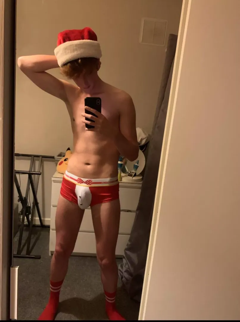 (19) who wants to sit on my lap 😈🎄