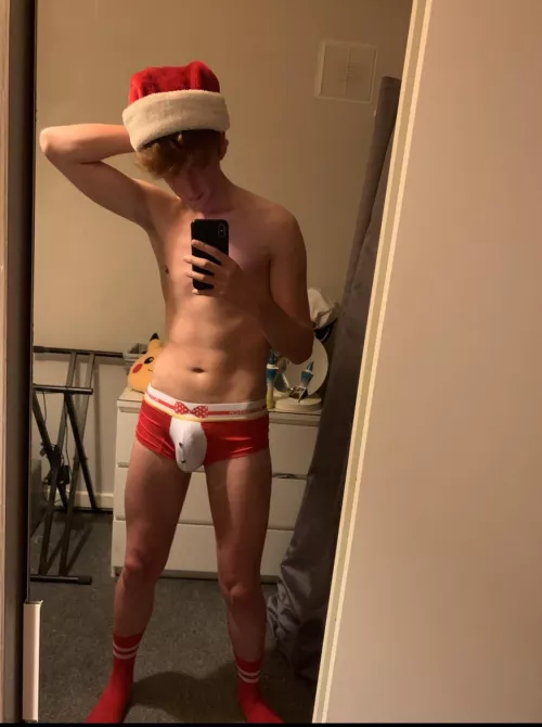 (19) who wants to sit on my lap 😈🎄