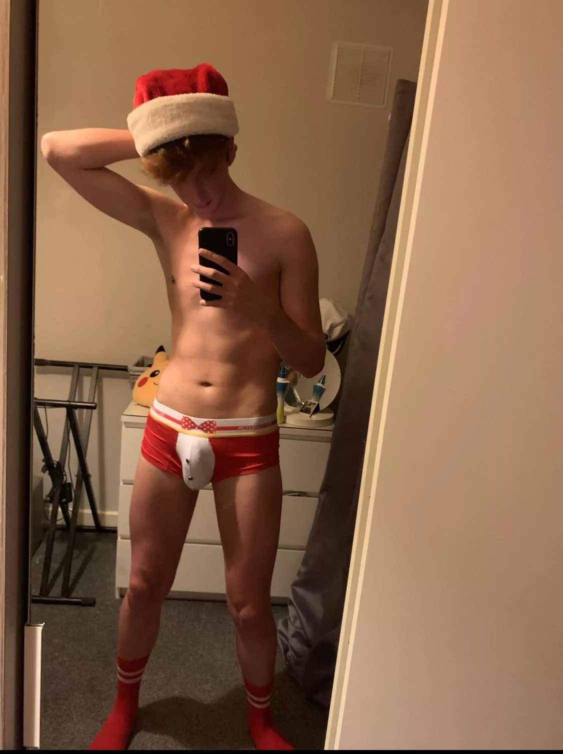 (19) who wants to sit on my lap 😈🎄