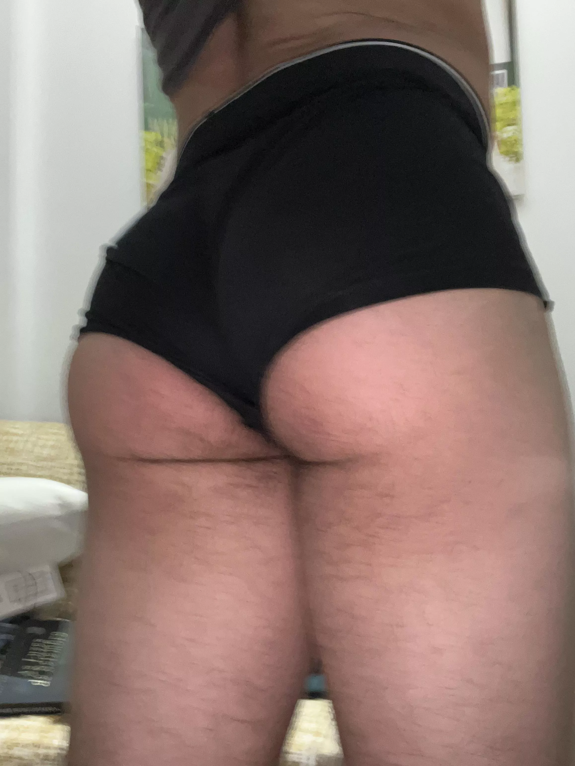 19 😇😇 who wants to undress me ?