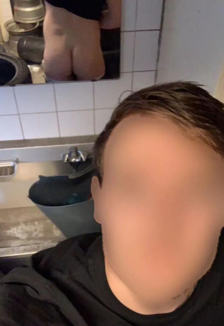 19 year old dutch bottom. Snap: lilmurk071