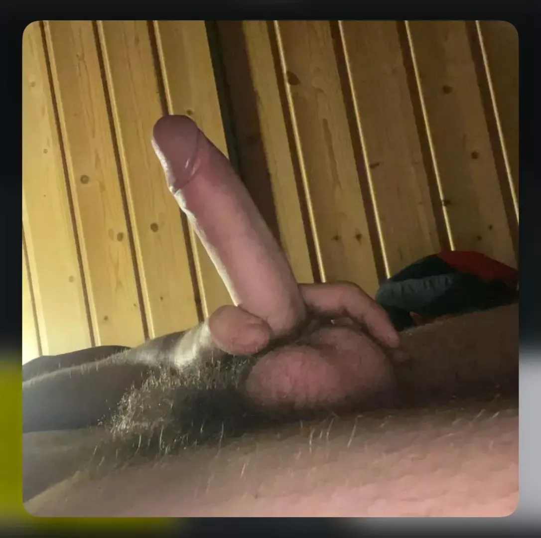 19 yo - search group for nude or nude with a good boy - I’m a military - add me liard48