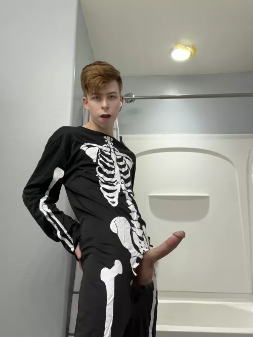 [19] You guys like my Bone? Wanna see more? Y’know what to do~