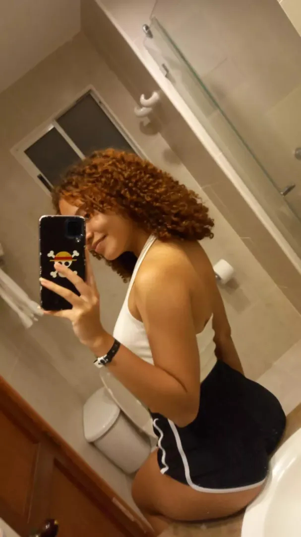 19 yr old Latina cutie :) would you date me?