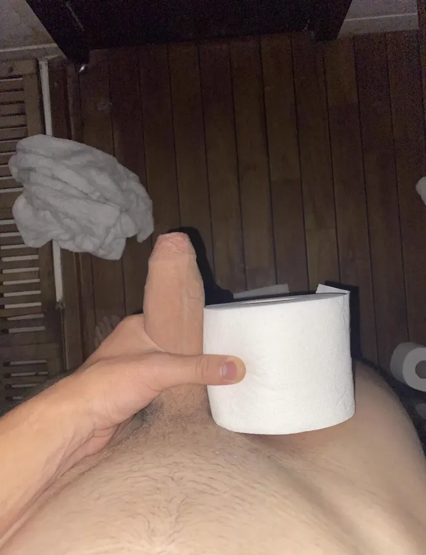 19m anyone love comparing. My teen cock is prob bigger than urs but lets see who’d win. Hmu