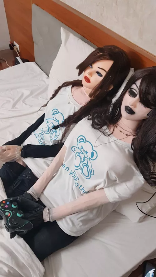 2 AI sexdoll in my hotel room it's unreal
