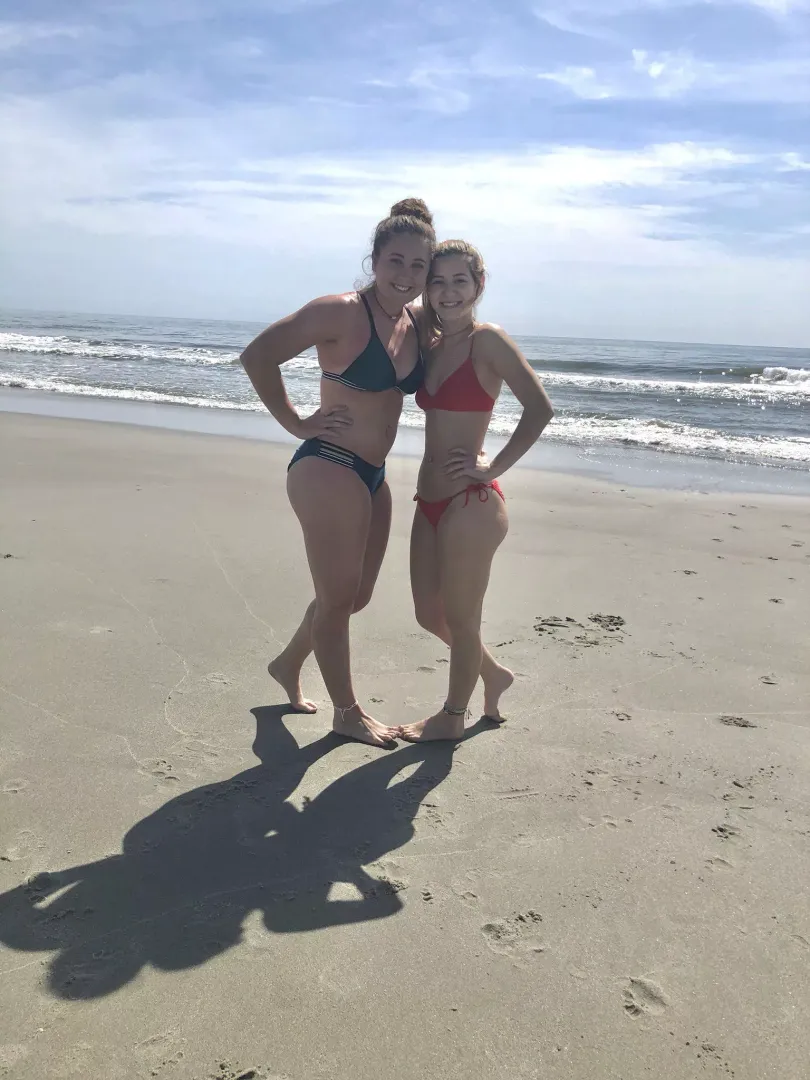 [2] beach babes