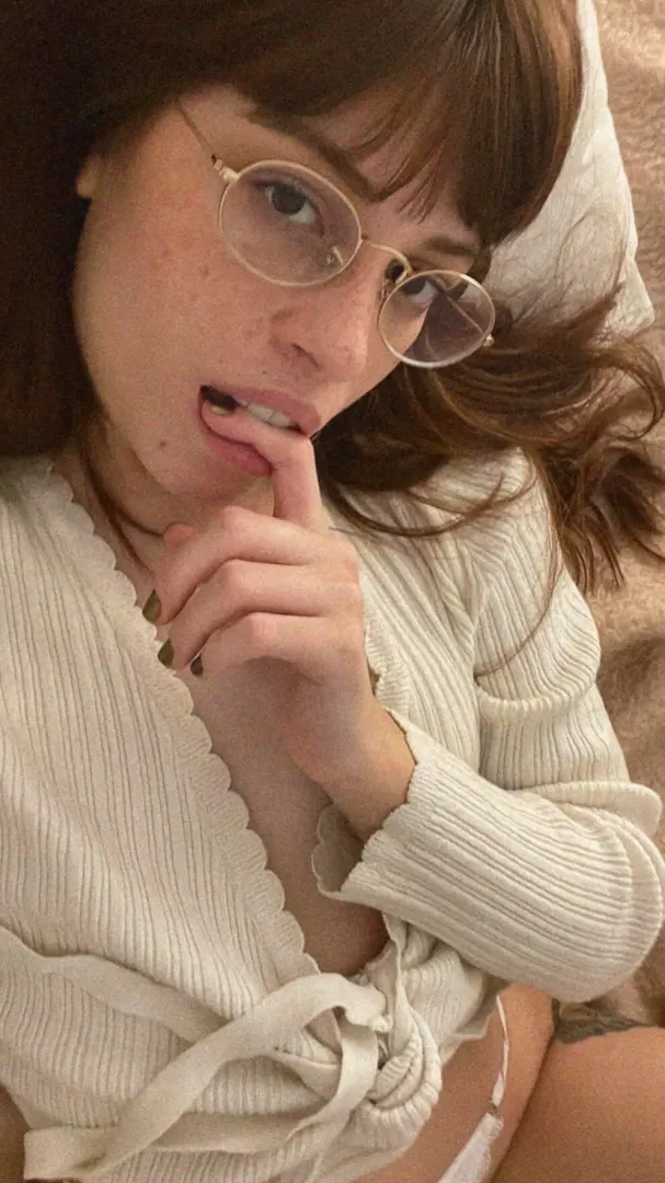 20 F4M I netflix&chill a cool Sunday combo??