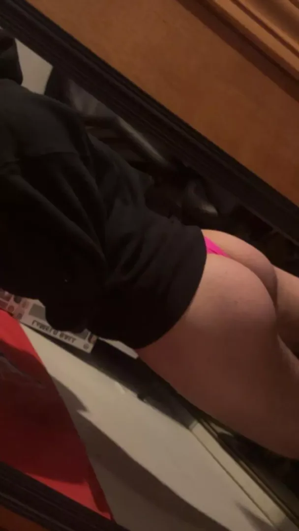 20 fem boy looking for some friends and more 😊