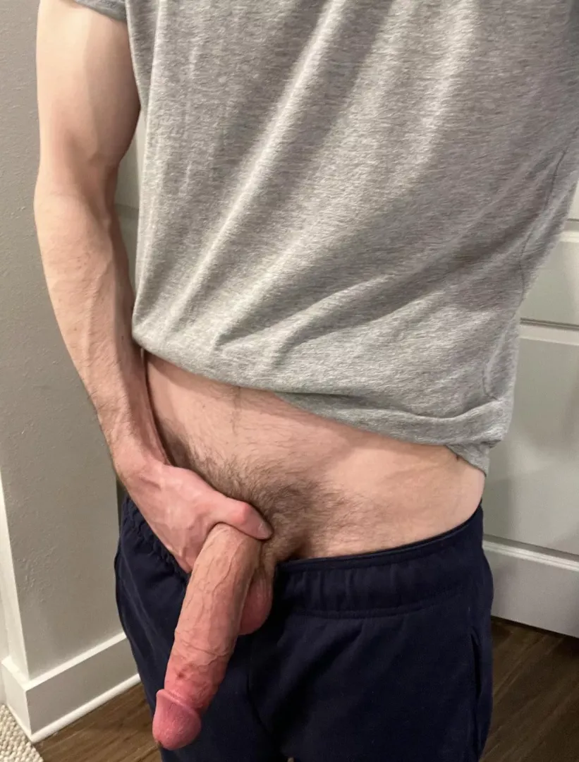 20 Handsome tall top w 9’ bwc looking for SMOOTH FEMS or TWINK BTTMS to take my load x, add snap @iamjohxn