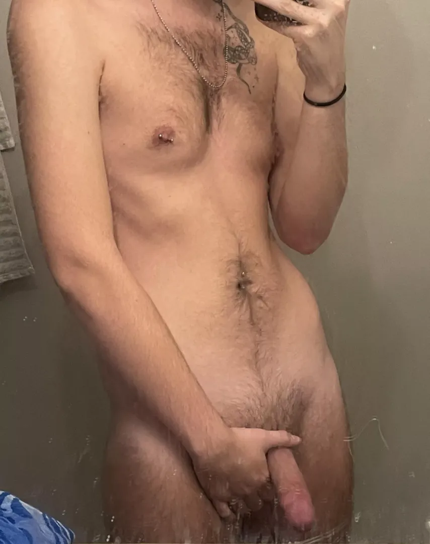 20 looking for goon/ bate bros Into: poppers, jockstraps, bulges, bears, otters, hairy, older, fleshlights, toys, thongs. Add @greygrey45