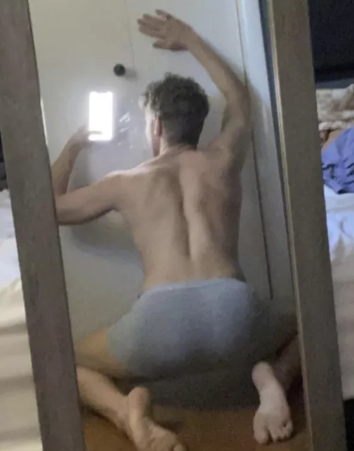 20 sub boy 😈- hung w fat ass - looking for dom masc guys. (or a big bro) i'll be ur slut. muscles++ str8++ hairy armpits++ add ryan.ryan111