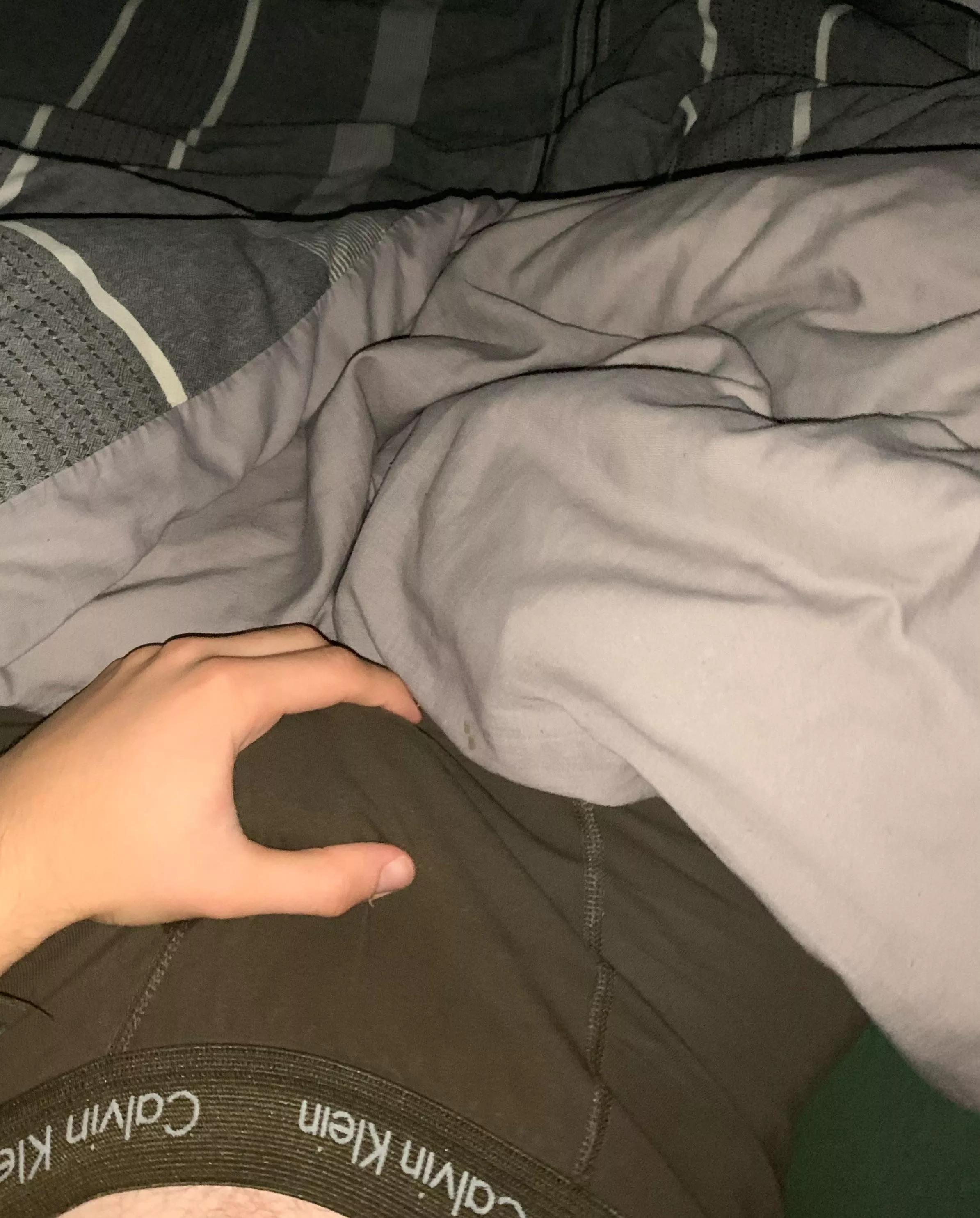 20 uk uni student hungover and looking for a wank mate