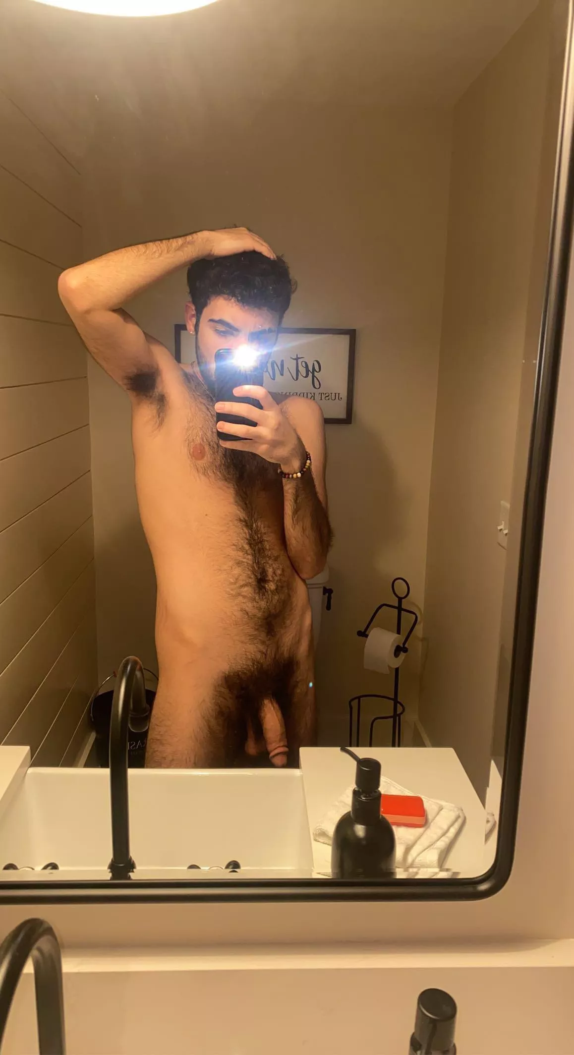 20 usa hairy looking for longterm buds:) plz be hairy and from usa feet+++ ijuty5580