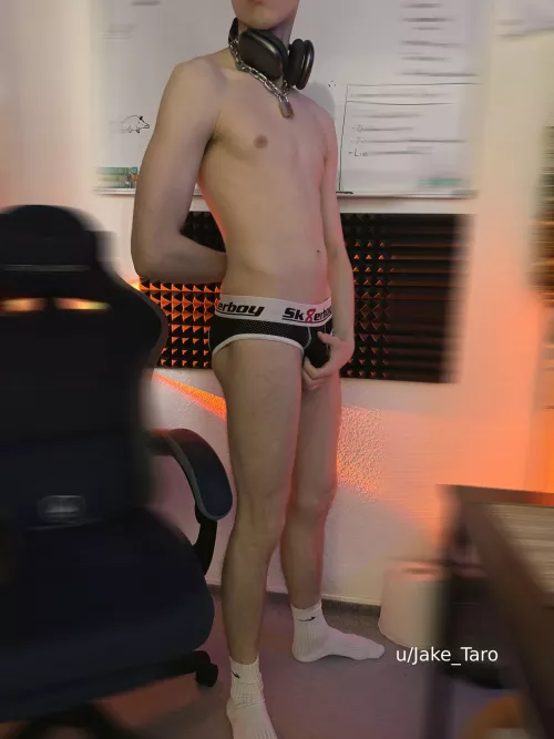 (20) wanna touch it? go ahead 😏