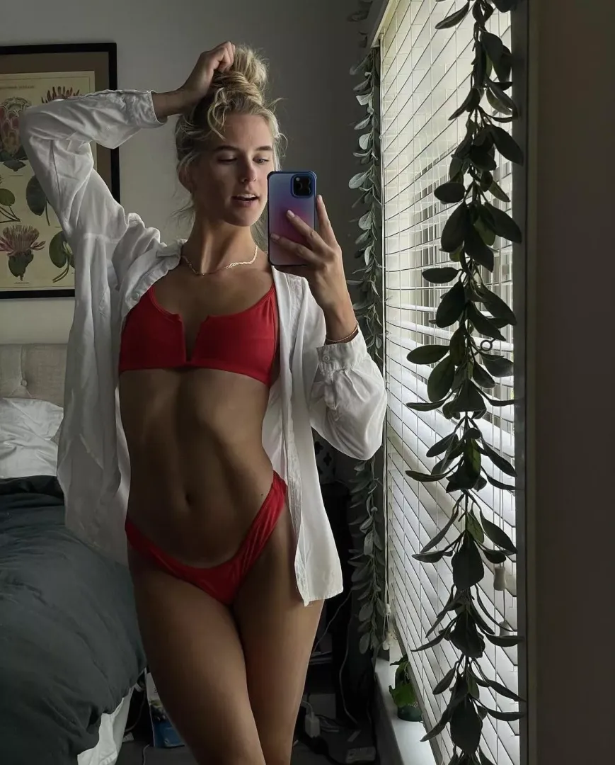 20 yo fit girl iutr
