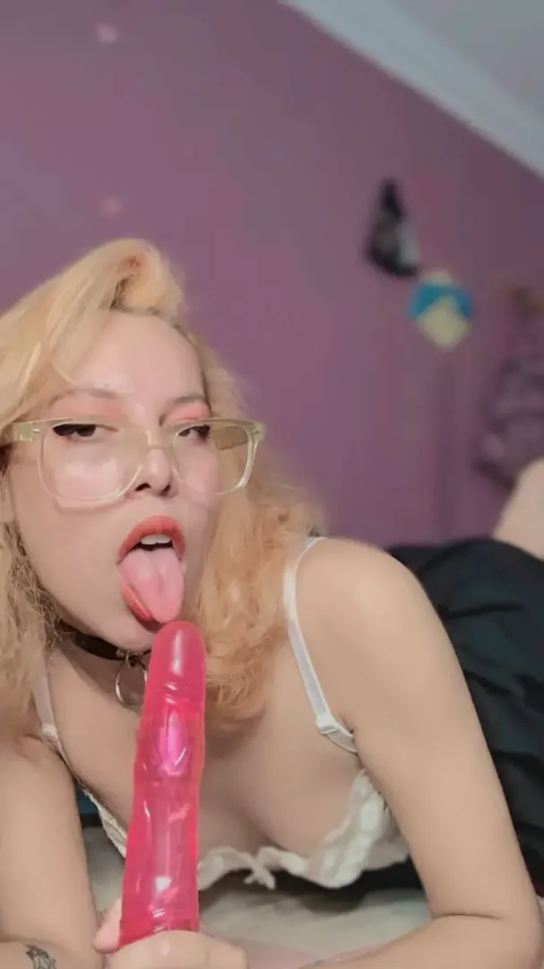 20f [Seller] I'm hot for you babe 💜I have exclusive content, write me and we do wet things 🥵🔞 snapchat: @Kill_Ashely17