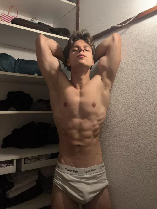 (20)Sniff or lick them?