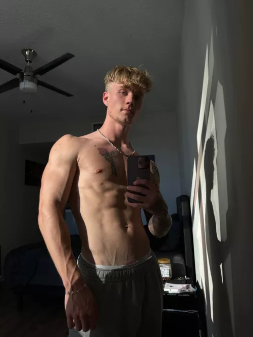 [21] come feel my muscles