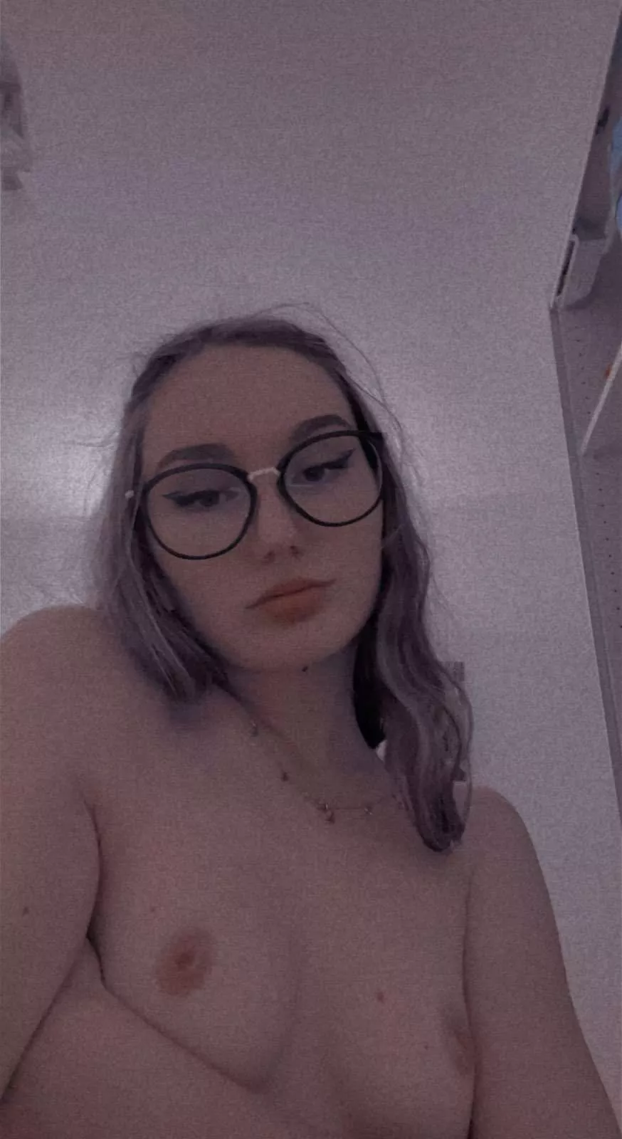 21 F4M I'm literally sending nudes to whoever upvotes snap konte_camara20