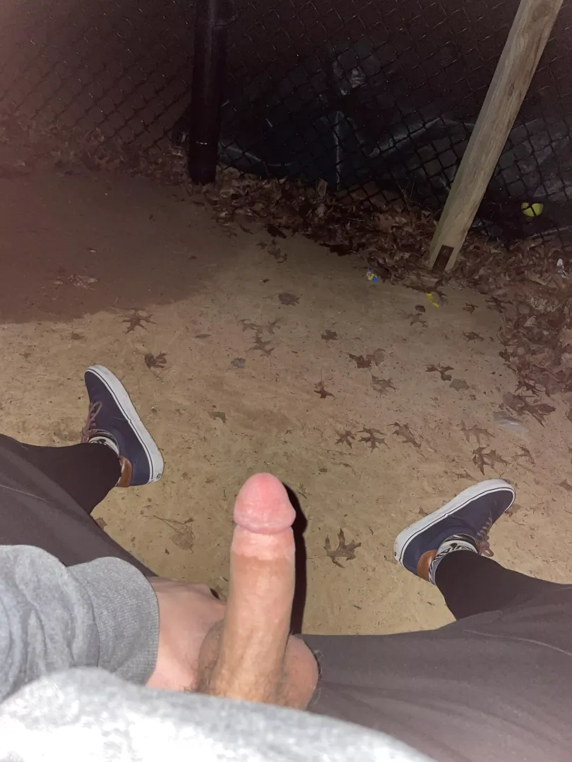 21 Looking for horny bros to text me, hmu with asl for my number