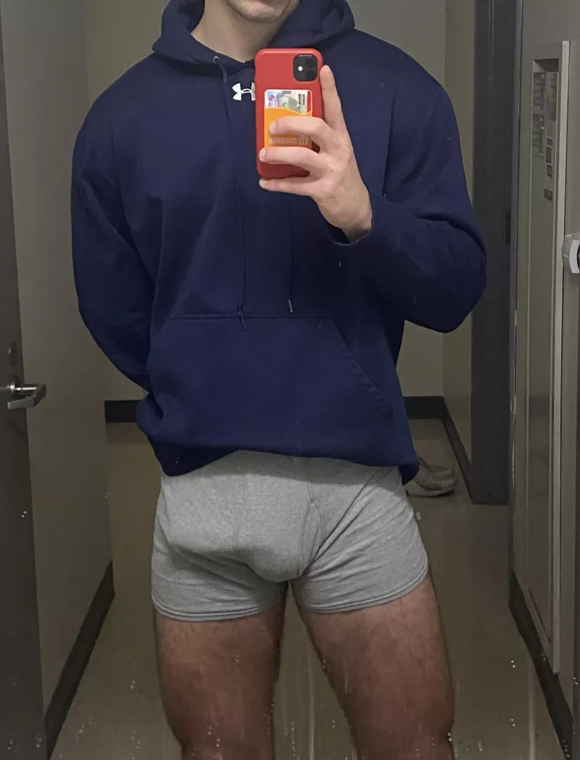 [21] My roommate has no idea