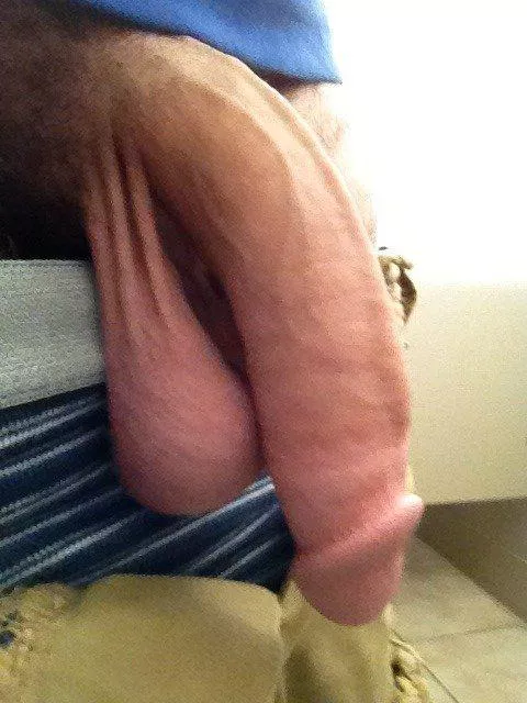 21 So horny… anyone tryna trade pics? Dm me