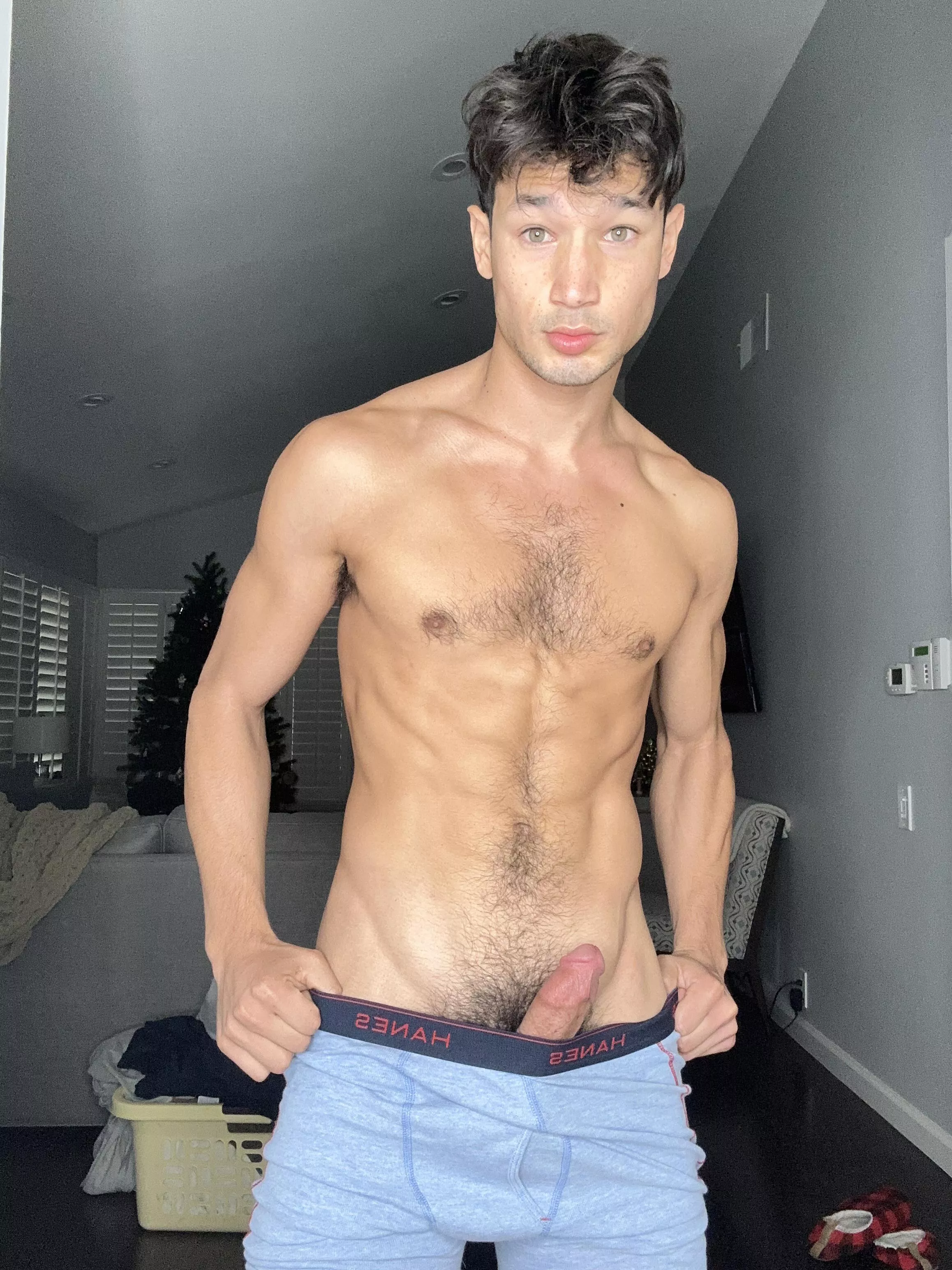 [21] sup bro wanna see my cut cock?