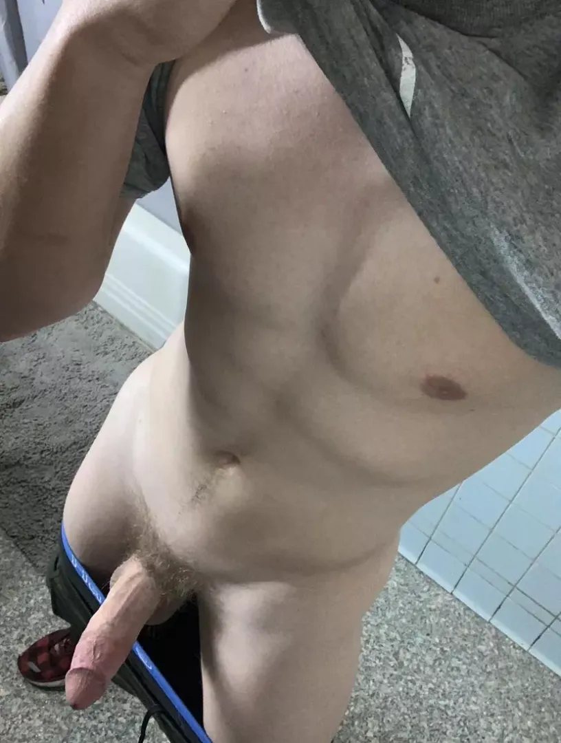 21, Top. Any other good looking masculine bros wanna help me out? Hit me up with pic if you are interested.