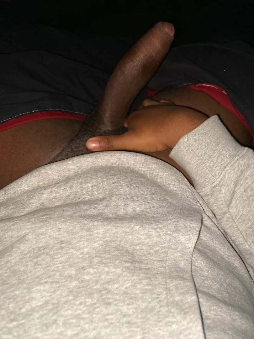 21 top looking for black bottoms and chubs. Add me: bvbxrx