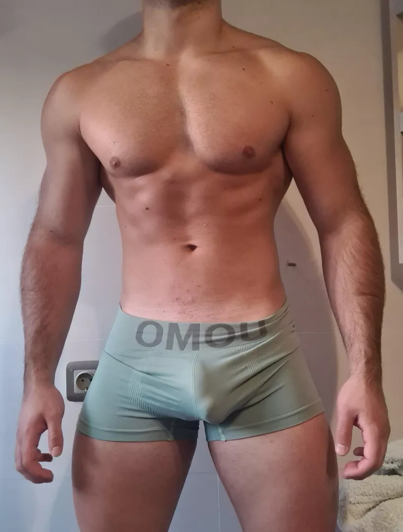 [21] Would you play with my bulge?