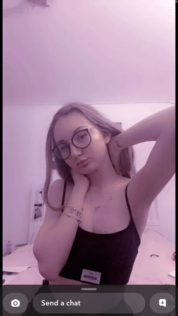 21[F4M] I'm literallygiving nudes to whoever likes snap:konte_camara20