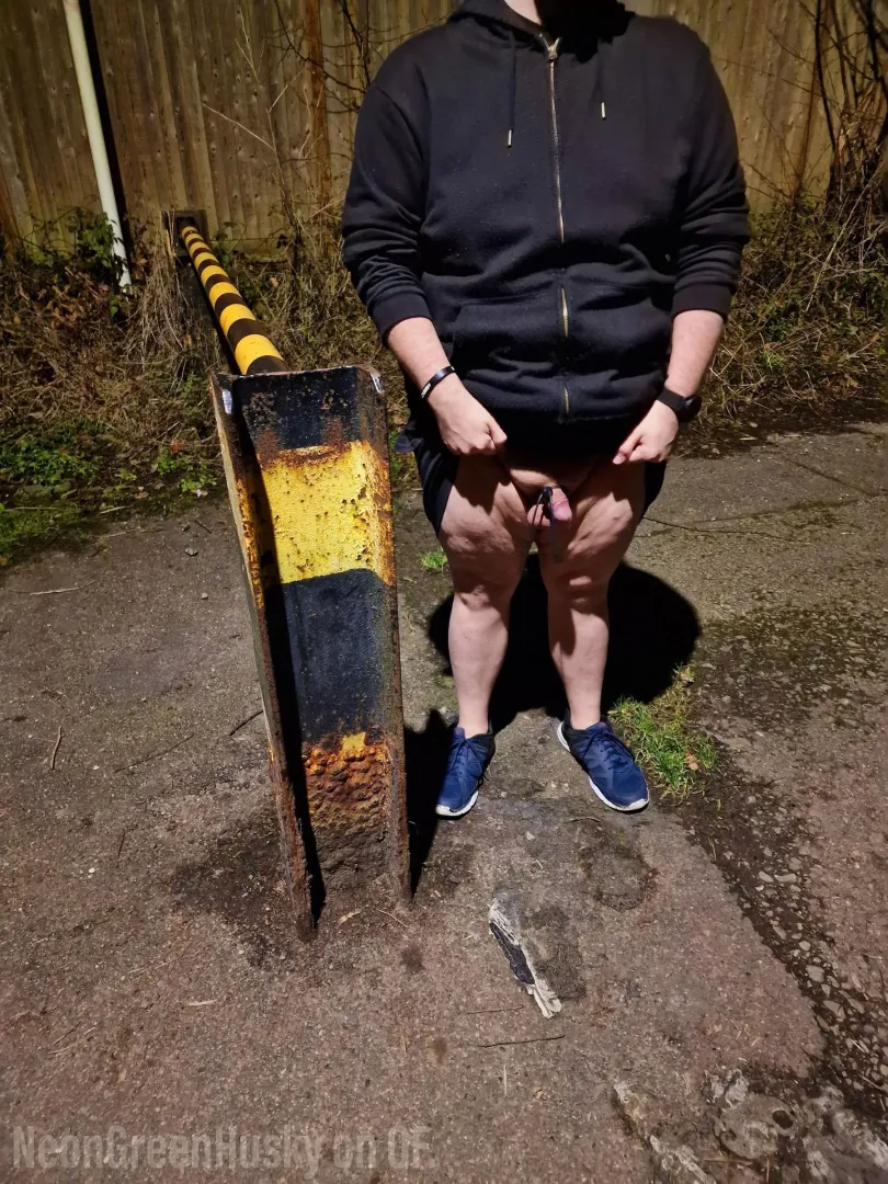 21/M/UK - Would you help this needy chubby pup take care of his throbbing bone in public?