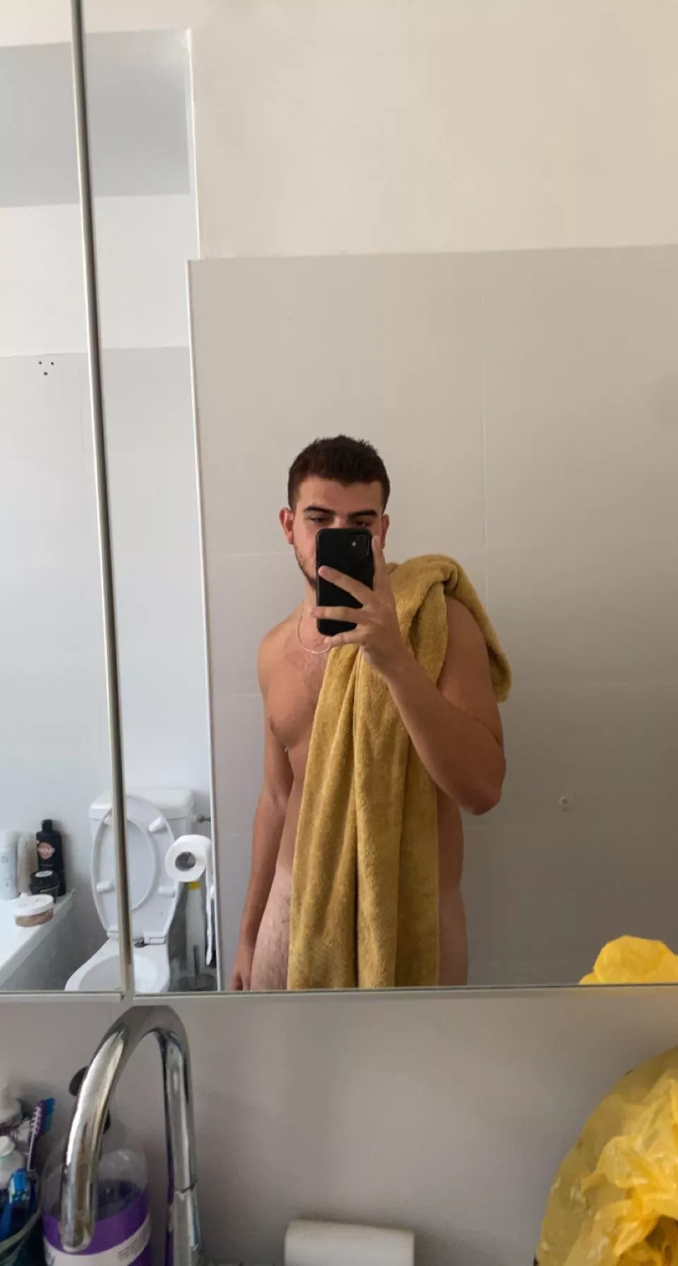 22 bottom, super horny, lemme see some 18-24 fit tops ;) mabmas22