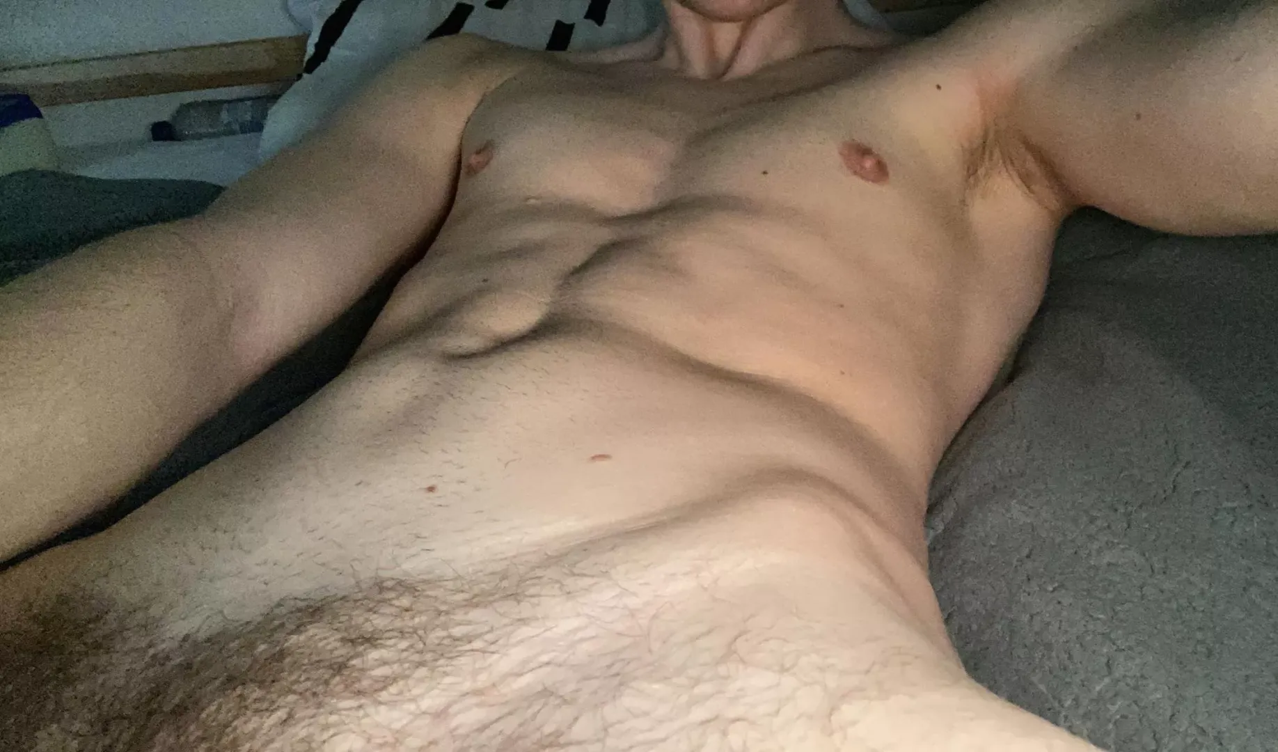 22 hot swimmer, looking for pretty boys who show face @ hungsw1mmer