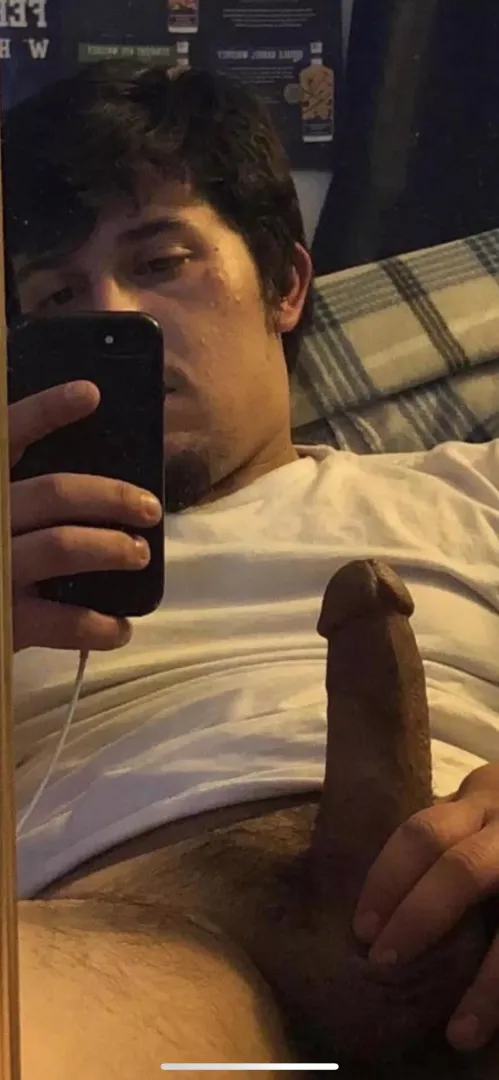 [22] Straight DL married man here, who’s down to chat? My wife is gone 