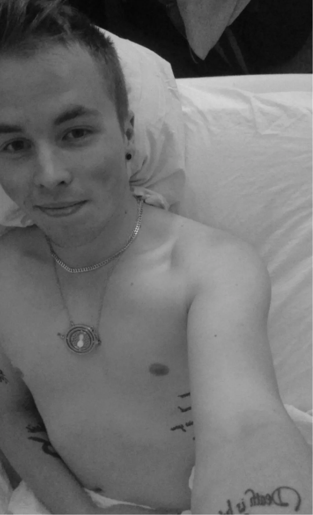 22 yo, let’s chat before bed! Dm me ☺️