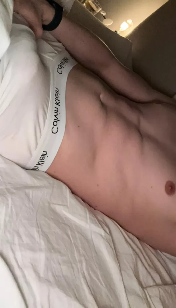 22M bi dutch here looking for twinks / subs. Hmu with face. Sc: h.fittwink