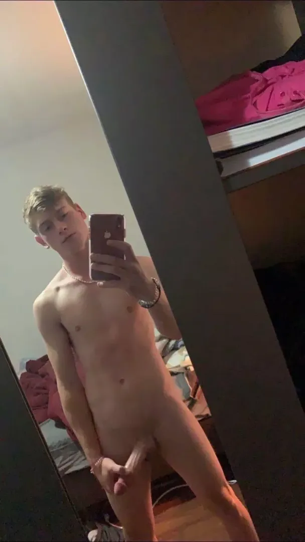 22M looking for fit athletic guys willing to do anything for me. ❤️ PM