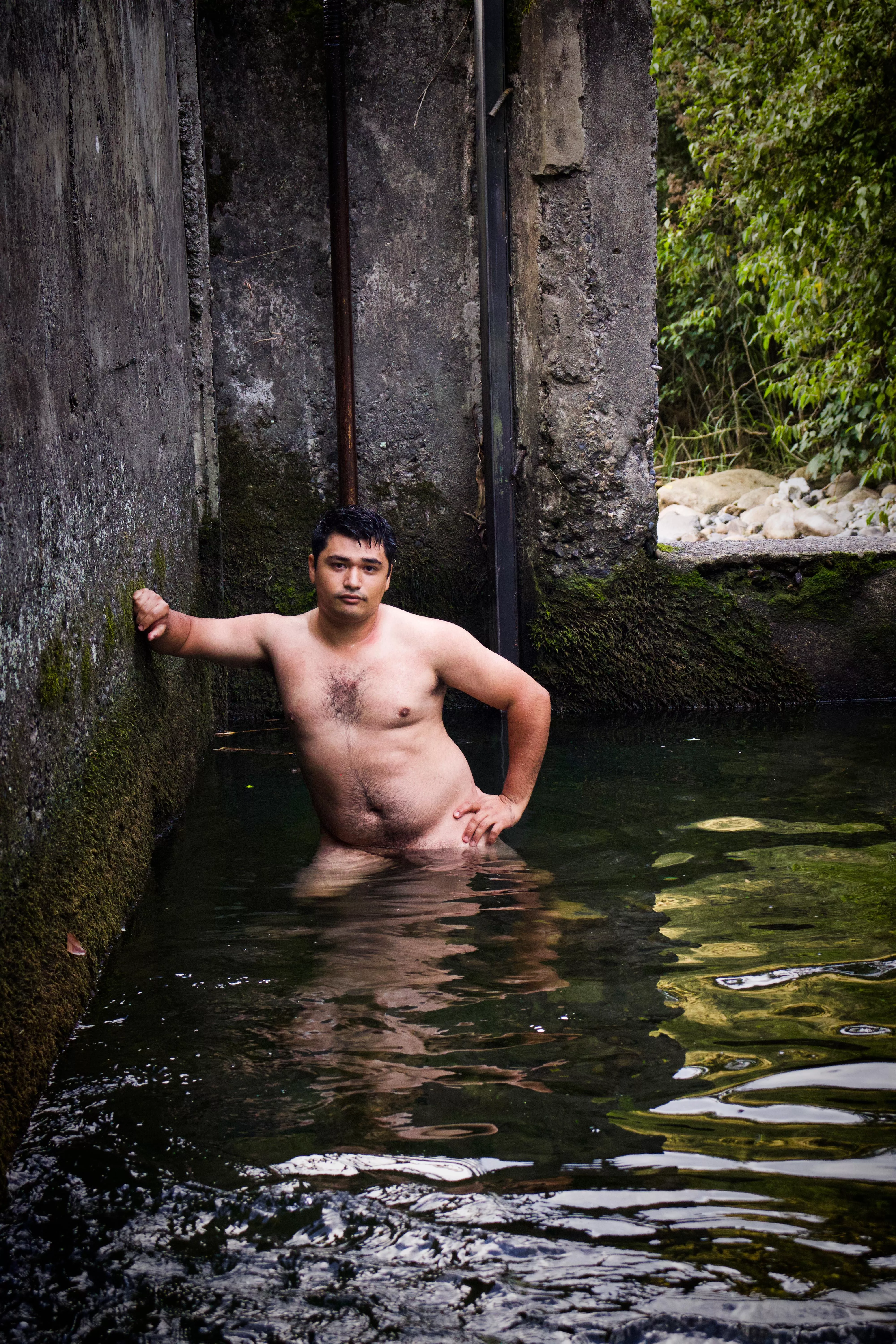 23 and enjoying summer all year long in Ecuador