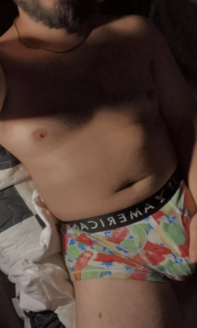23, beefy, hairy - looking to jerk w someone, open to different body types ;) dm pic